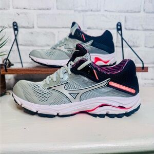 Mizuno Women's WAVE INSPIRE 15 Size 7.5